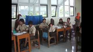 preview picture of video 'Lesson Study in SMPN 4 Maja'