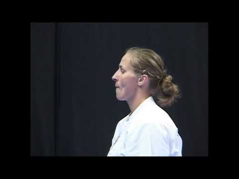 【新極真会】2007 European Karate Championship  Carolleen Brix vs. Veronika Szovetes SHINKYOKUSHINKAI