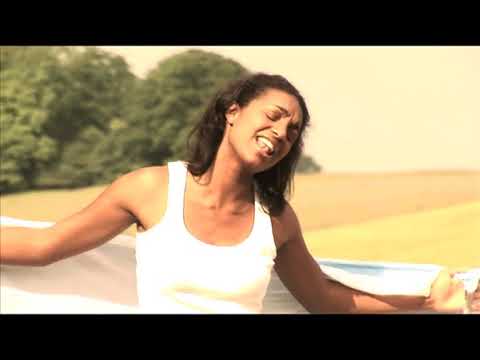 Cyrielle  - C'est notre histoire (Clip officiel)