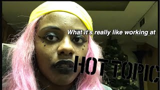 What it’s really like working at Hot Topic🖤