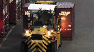 🚅 Moving Freight in a Japanese Rail Yard - Japan Train Videos