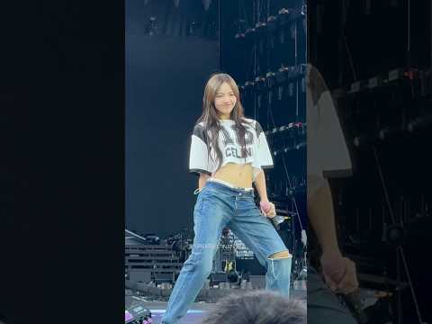 Lisa I went crazy over you dance during soundcheck is so cute 🤩💖#lisa Born Pink Encore MetLife