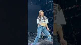 Download lagu Lisa I went crazy over you dance during soundcheck is so cute 🤩💖#lisa Born Pink Encore MetLife mp3