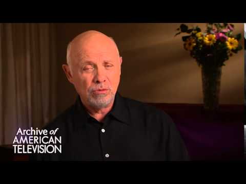 Hector Elizondo discusses advice to an aspiring actor - EMMYTVLEGENDS.ORG