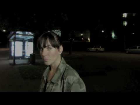 Fröken B - Ett Stenkast Därifrån