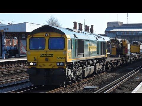 Freightliner Class 66595 passes Tonbridge working 6X83 25/3/17
