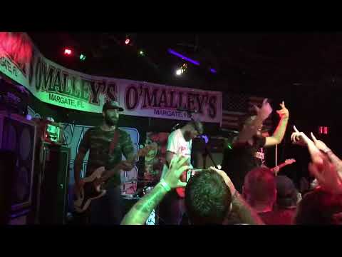 Four Year Strong - Bada Bing! Wit' A Pipe! (Live) - Rise or Die Trying 10 Year Anniversary Tour