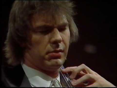 Julian Lloyd Webber plays Elgar Cello Concerto live