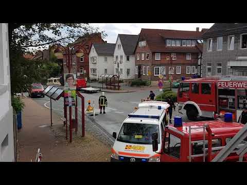 Anfahrt und Einsatzstelle: HLF 20 der FFw Elze zur Schauübung