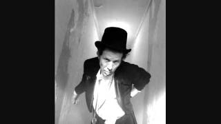 I&#39;ll Shoot The Moon - Tom Waits (Glitter and Doom live)