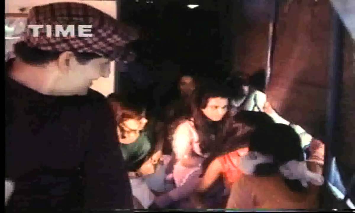 Ae Hero Chal Aage Badh Lyrics | Keemat | Kishore Kumar | Laxmikant Pyarelal