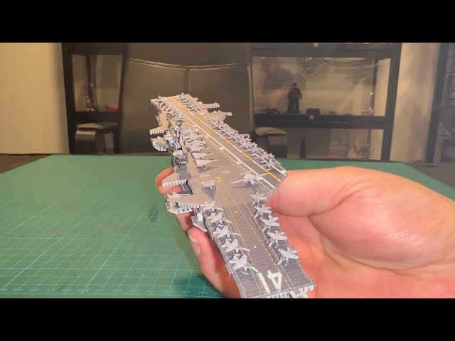 Vídeo relacionado con Metal Earth Premium Series USS Midway Aircraft Carrier 3D Metal Model Kit Fascinations