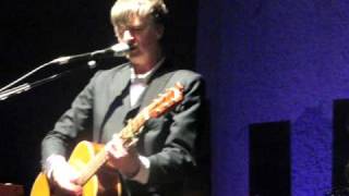 Crowded House Manchester Apollo 27 5 2010 Black and white boy.AVI