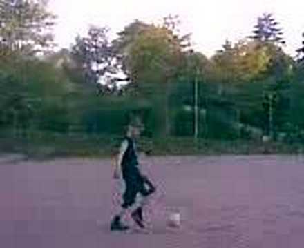 Hauska jalkapallo tapaturma / Really funny soccer accident