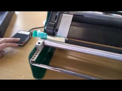 Etikettieren von Spritzen mit der ETIVERA Etimatic Z1