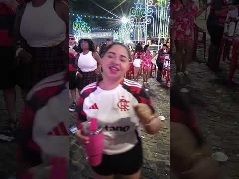 Eduarda comemorando o campeonato do Flamengo na libertadores na praça Pedro II em Teresina Piauí