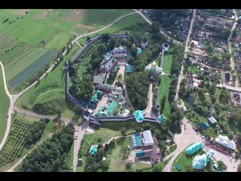 Псково-Печерский монастырь с высоты птич