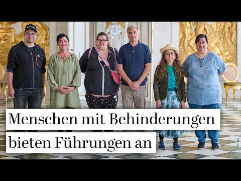 Park Sanssouci: Menschen mit Behinderungen zeigen das Schloss Neue Kammern in Potsdam
