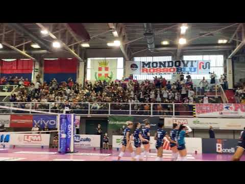 Volley A2/f playoff, gara 2: primo set alla Lpm Mondovì con il punteggio di 25-23 su Macerata.