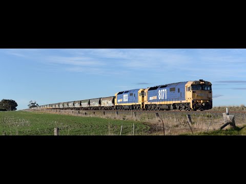 8171+8133 head south through Langi Logan with a loaded Ouyen(Vic) to Parkes(NSW) grain train.