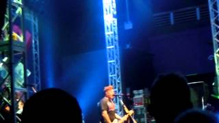 Bowling For Soup - Hit Me Baby One More Time Live