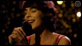 Todas la flores - La llamada - Belén Cuesta y Anna Castillo