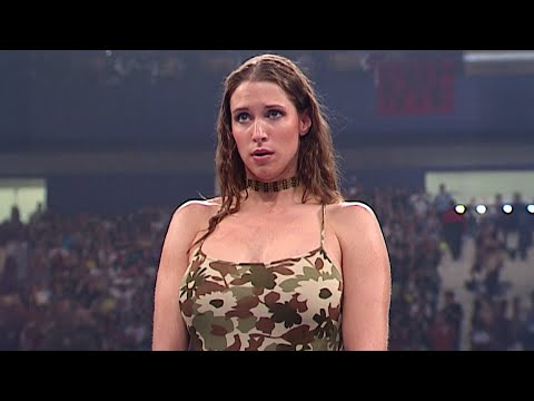 10 Times Wrestlers Totally Missed Their Cues