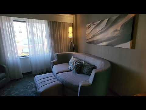 Courtyard by Marriott Newark Airport/Elizabeth Hotel Room Tour