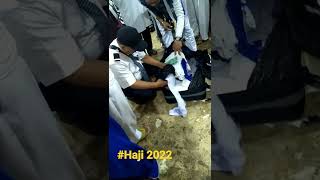 Download lagu Haji 2022 Pemeriksaan Koper Jamaah Haji yang dicurigai membawa ZamZam #shorts mp3