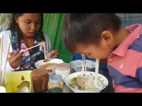 Cheap Street Food In Phnom Penh - Noodle Soup In The Morning - Popular Street Food Video