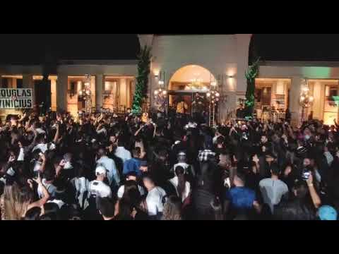 Douglas e Vinicius- figurinha - part mc Bruninho