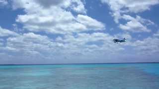 preview picture of video 'Atterrissage sur l'aéroport de San Salvador - Bahamas'