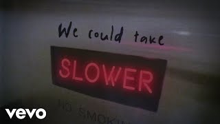 Musik-Video-Miniaturansicht zu Slower Songtext von Tate McRae
