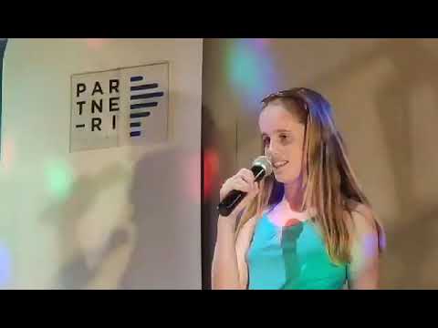 VZEMI ME ( live performance ) - Laura Tina