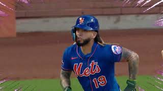 Jonathan Araúz belts a three run home run