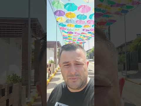 Rua dos guarda-chuvas, em Campinas das Missões - RS.