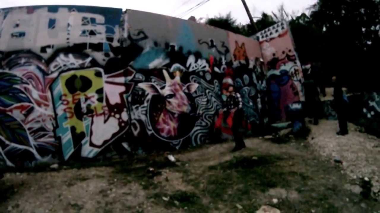 Promotional video thumbnail 1 for Momo Juggles