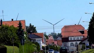 preview picture of video 'Zöschinger Windpark aus Nattheimer Hauptstrasse - Blick auf das Rathaus'