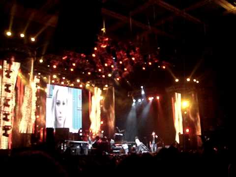 Guns N'Roses - Ziggy Stardust Theme (Dizzy Reed Solo) & Street Of Dreams (Moscow, 2010)