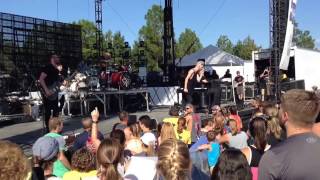 Colton Dixon sings &quot;Loud and Clear&quot;