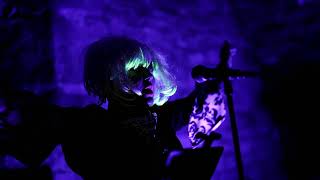 IA a Baume - figure emblématique de la musique électronique à Cuba, présente son spectacle live.