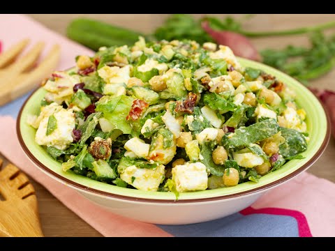 Simple chickpea, feta and cucumber salad. Perfect for lunch and dinner parties. #salad #chickpeas