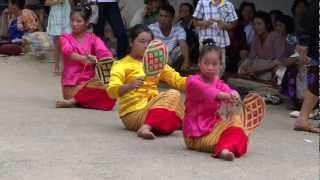 preview picture of video 'Wat SriBoonRuang school dancers'