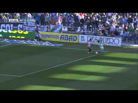 Polémico gol de penalti de Muniain (0-1)