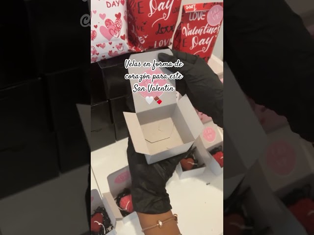 Vídeo relacionado con Mudder 12 Velas de Té LED Formas de Corazón Velas LED de Amor con 200 Pétalos de Rosa de Seda Pétalos Artificiales de Dispersión de Niña para Día de San Valentín (Luz Roja, Pétalo Rojo)