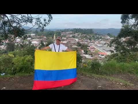 Honor a mi bandera. Salento en el horizonte. Quindio Colombia