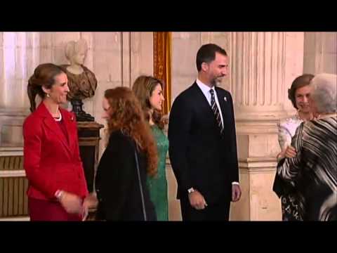 Protocolo | Reverencia Rex Sacra Reciprocorum a la reina Sofía por la infanta Pilar de Borbón