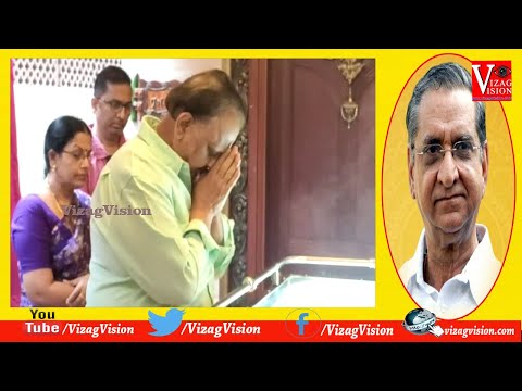 Potti Sriramulu Vardhanthi Garlanding in Visakhapatnam,Vizagvision..