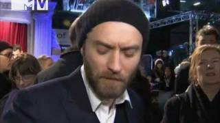 Джуд Лоу в сюжете MTV News Block о фильме "Шерлок Холмс: Игра теней"