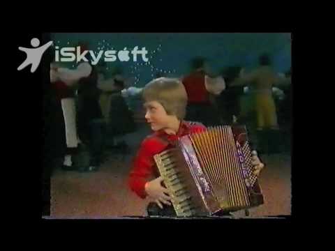 Anders Larsson 6 år spelar dragspel